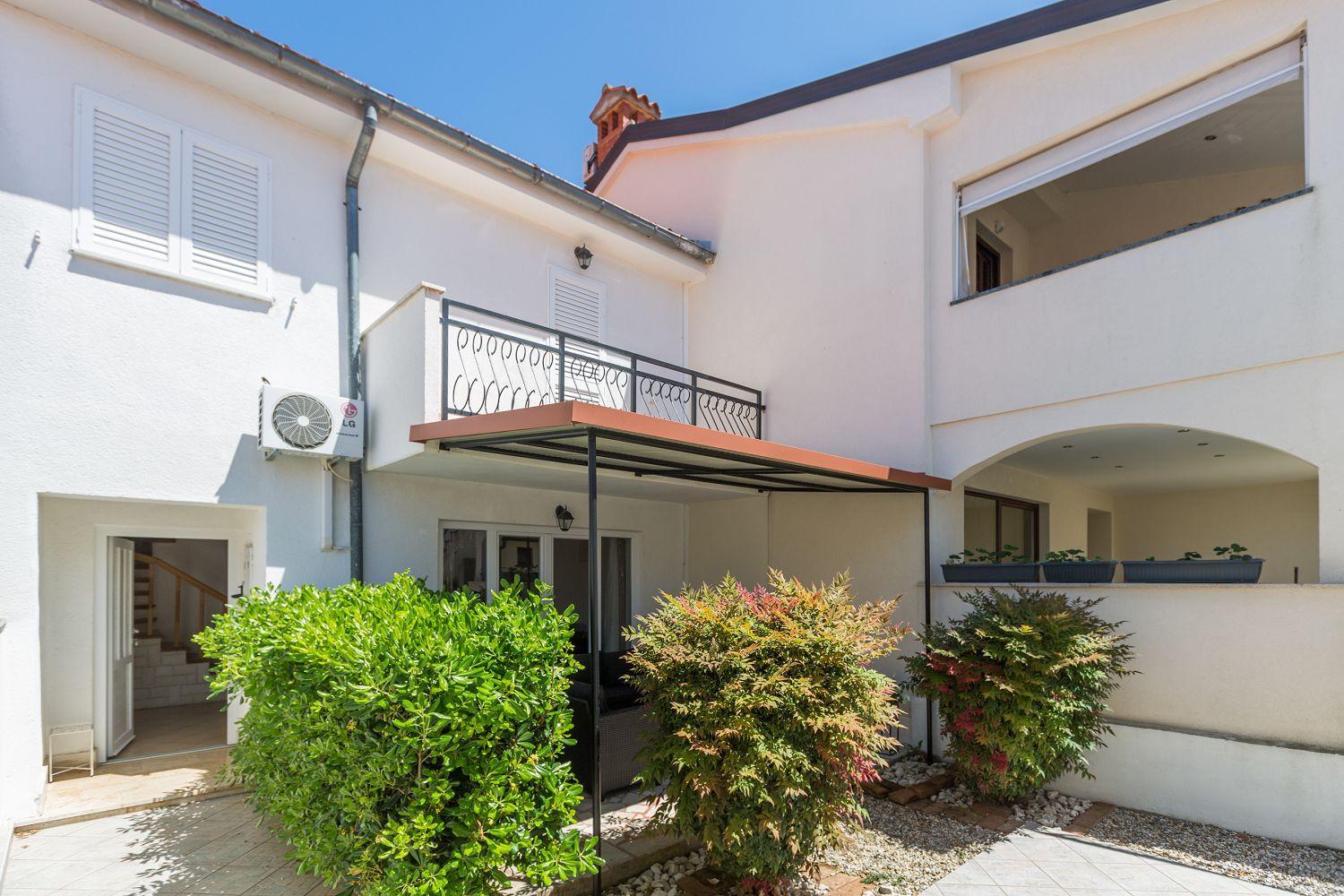 Malerisches, hundefreundliches Ferienhaus nur 400 Meter zum Strand mit BBQ, Babybett, Foto 10